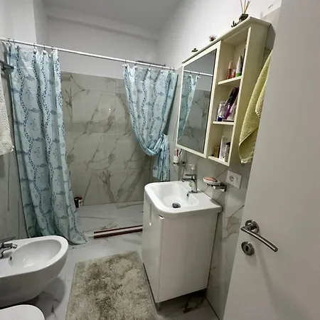 Sara * Golem (Tirana)